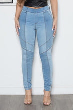 Load image into Gallery viewer, Chel's Color Blocked Skinny Jeans
