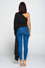 Load image into Gallery viewer, One Shoulder Long Sleeve Top
